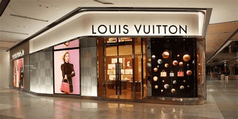 louis vuitton client advisor commission.